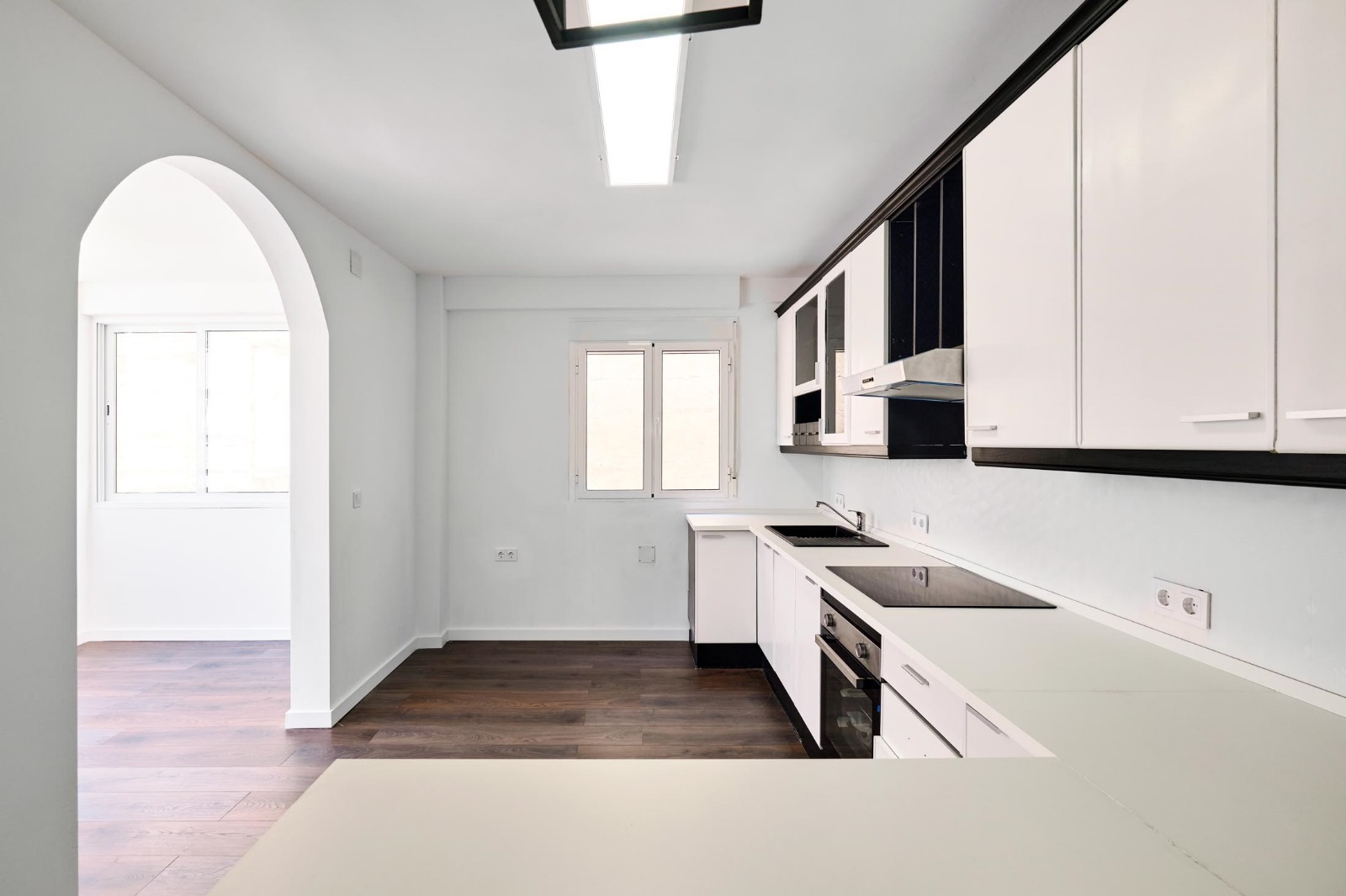Cocina con horno y placa