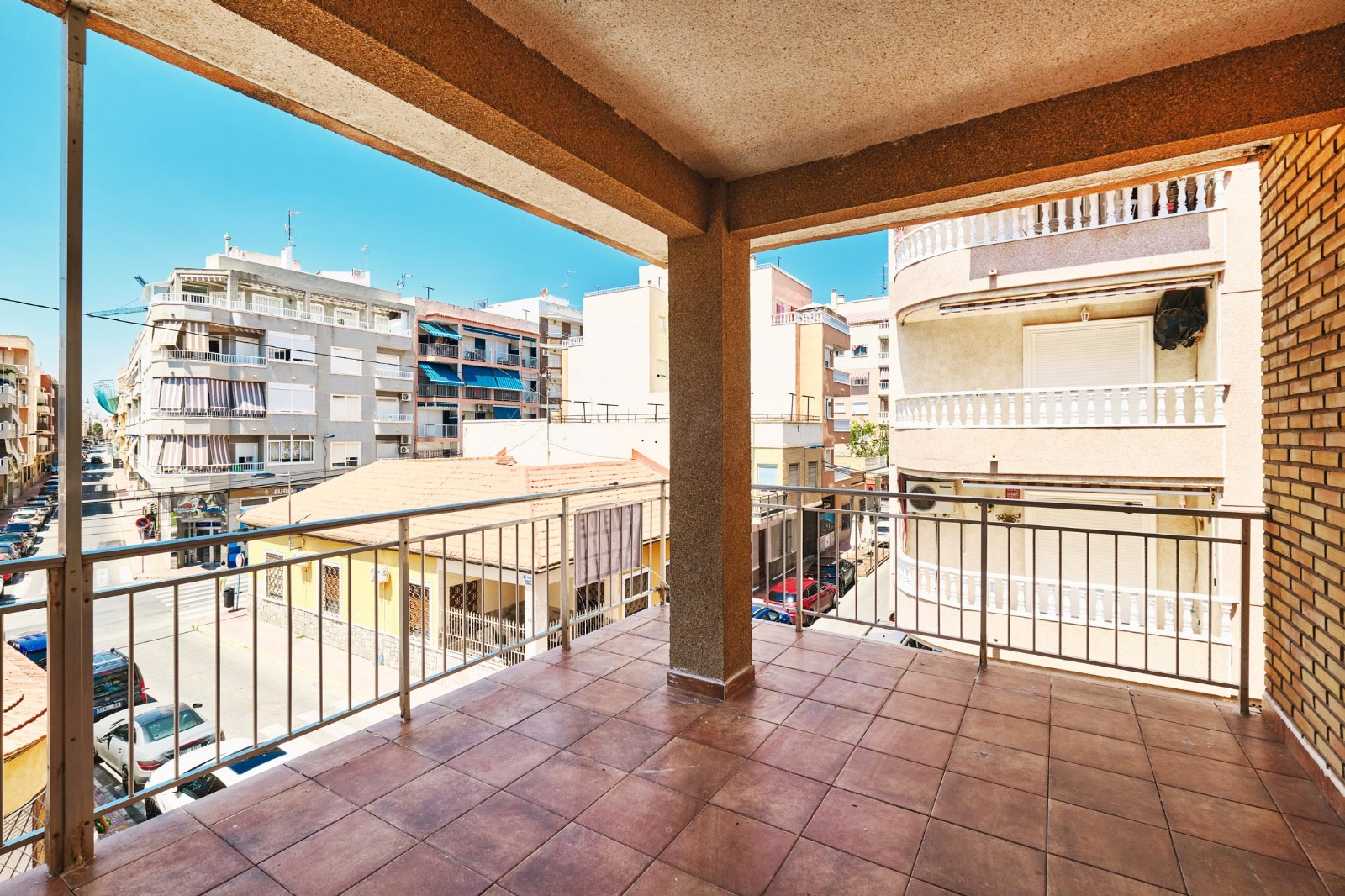 Piso con amplia terraza en Torrevieja