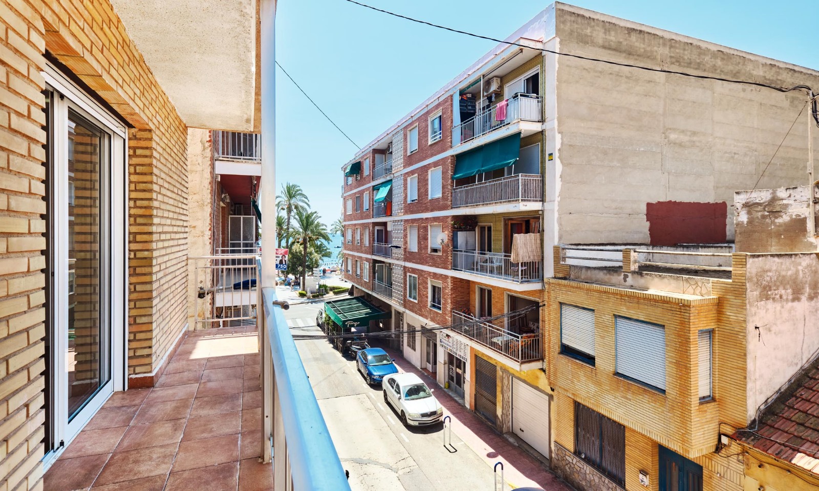Balcón y vistas al entorno urbano